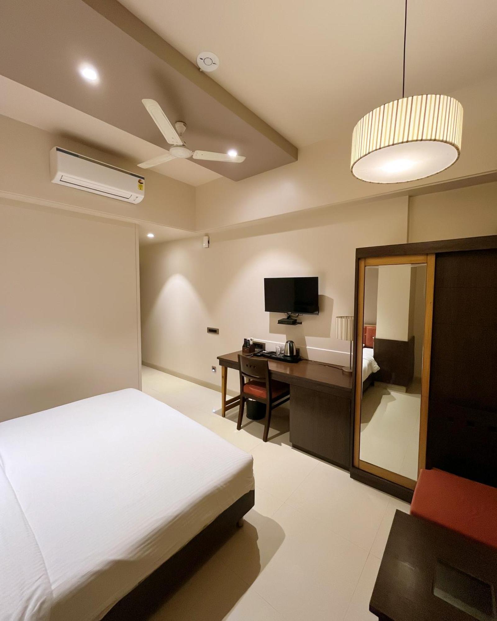 Hotel Sadanand Regency Pimpri-Chinchwad Dış mekan fotoğraf
